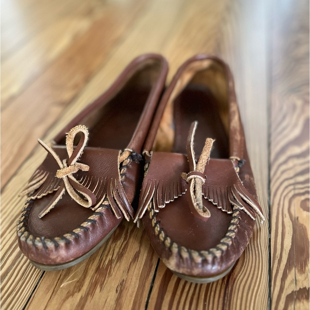 Minnetonka Kilty Leather Moccasin in size 7